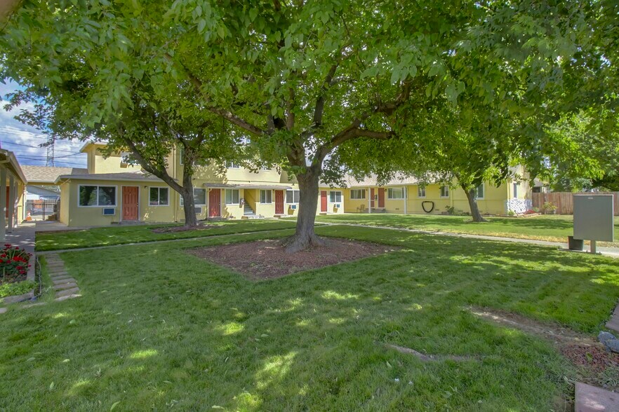 3728-3732 Lily St, Sacramento, CA à vendre - Photo de l’immeuble – Image 2 sur 43