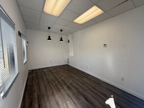 1922 NE 149th St, North Miami, FL à louer Photo de l’immeuble– Image 1 sur 2