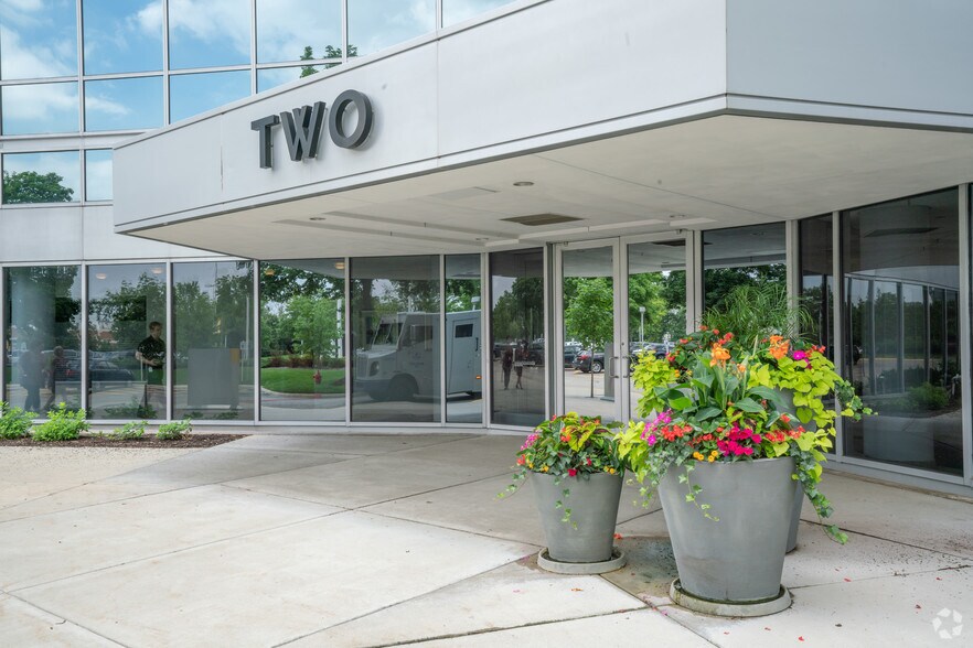 2 Westbrook Corporate Ctr, Westchester, IL à louer - Photo de l’immeuble – Image 2 sur 6