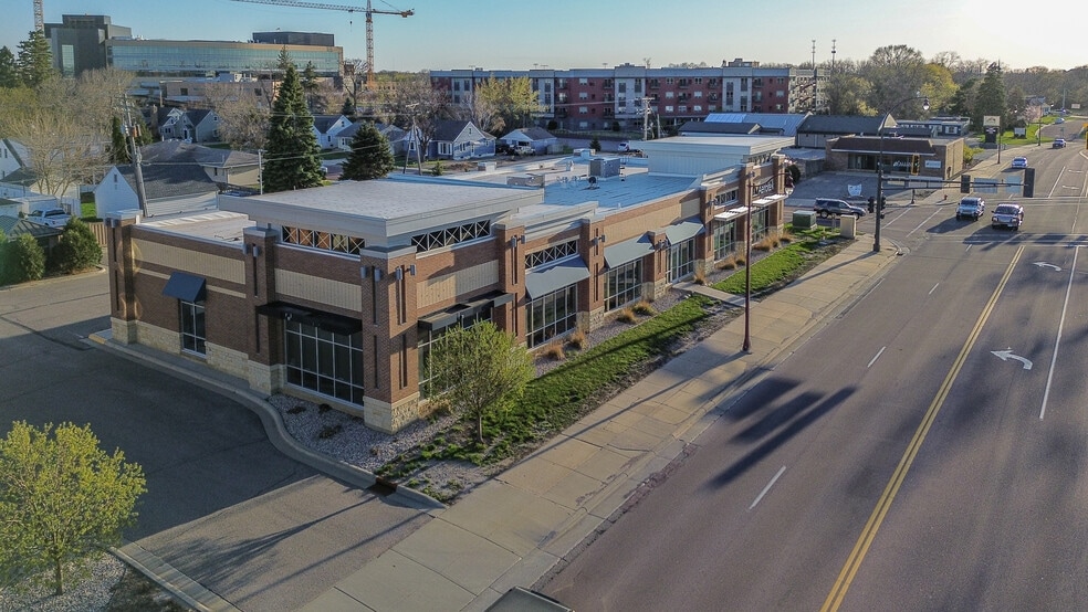921 Madison Ave, Mankato, MN à louer - Photo de l’immeuble – Image 3 sur 9