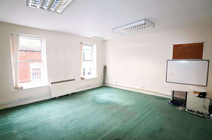 94 High St, Barnstaple à louer - Photo de l’immeuble – Image 3 sur 5