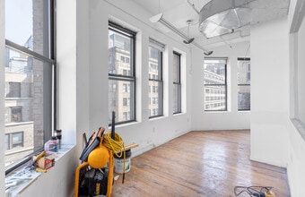 226 W 37th St, New York, NY à louer Photo intérieure– Image 2 sur 3