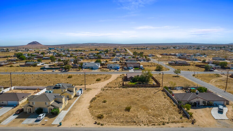 9232 Holly Ave, California City, CA à vendre - Photo de l’immeuble – Image 3 sur 7
