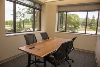 10001 W Innovation Dr, Wauwatosa, WI à louer Photo intérieure– Image 2 sur 4