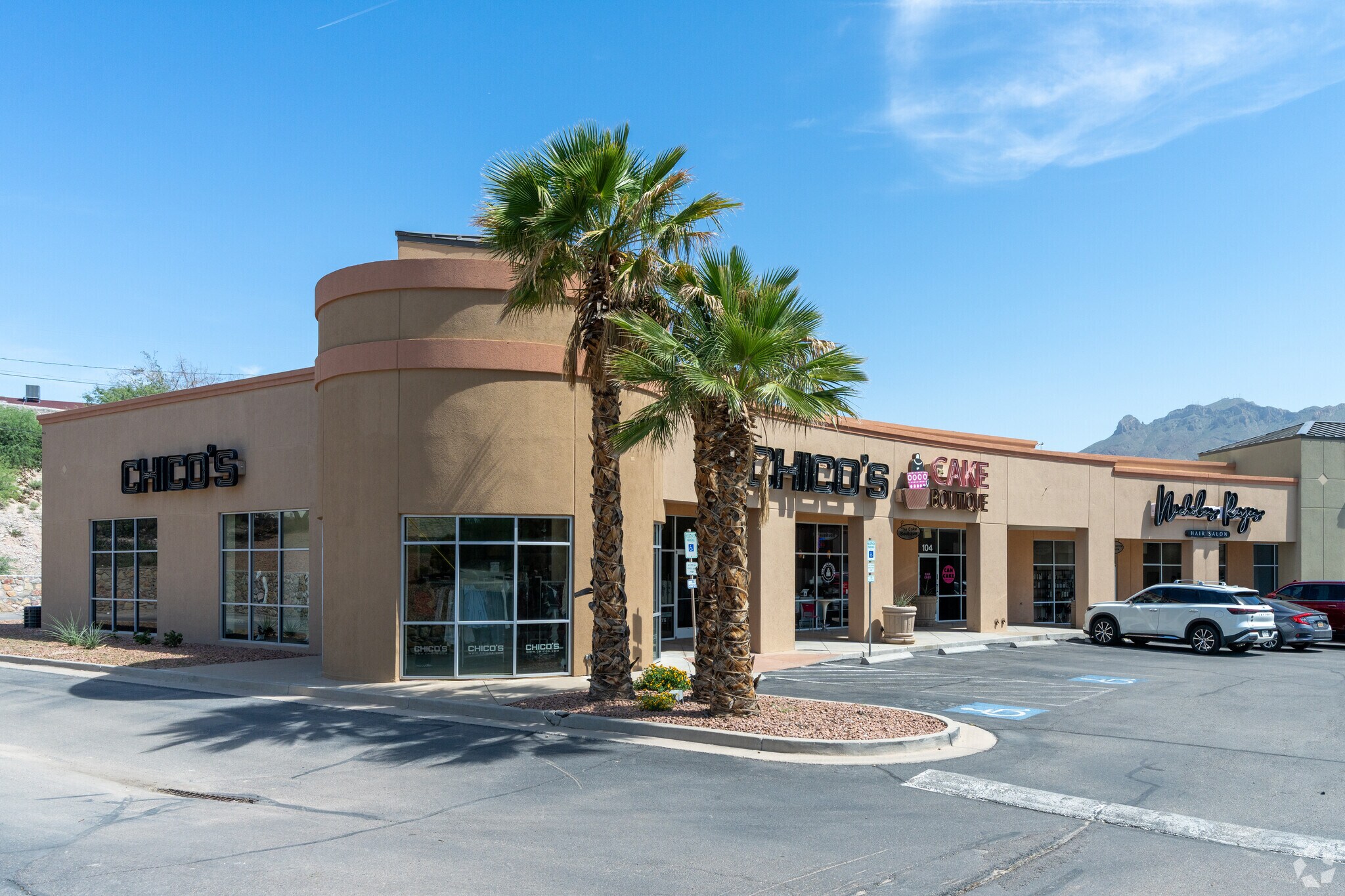 5860 N Mesa Dr, El Paso, TX à louer Photo principale– Image 1 sur 21