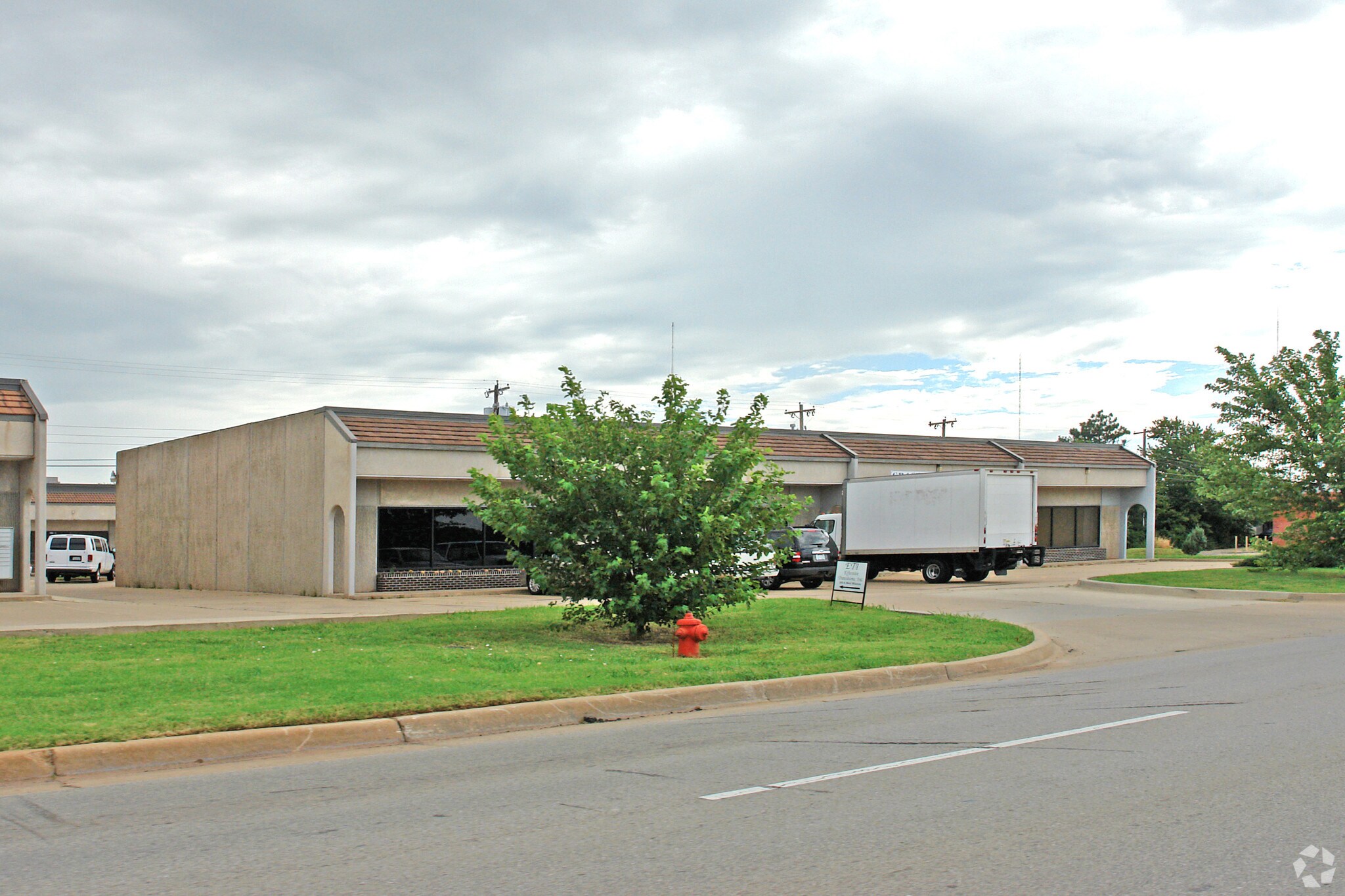 241 W Wilshire Blvd, Oklahoma City, OK à louer Photo principale– Image 1 sur 6