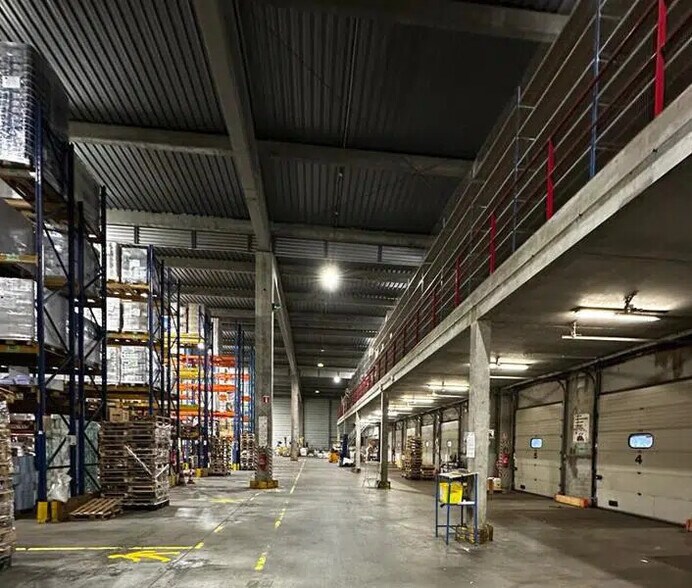 Industriel/Logistique dans Maurepas à louer - Photo de l’immeuble – Image 3 sur 7