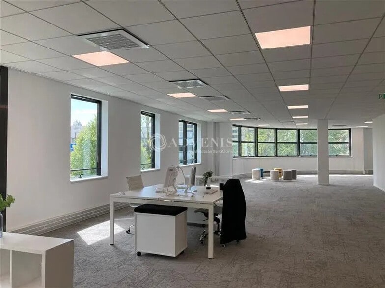 Bureau dans Vélizy-Villacoublay à louer - Photo de l’immeuble – Image 2 sur 5