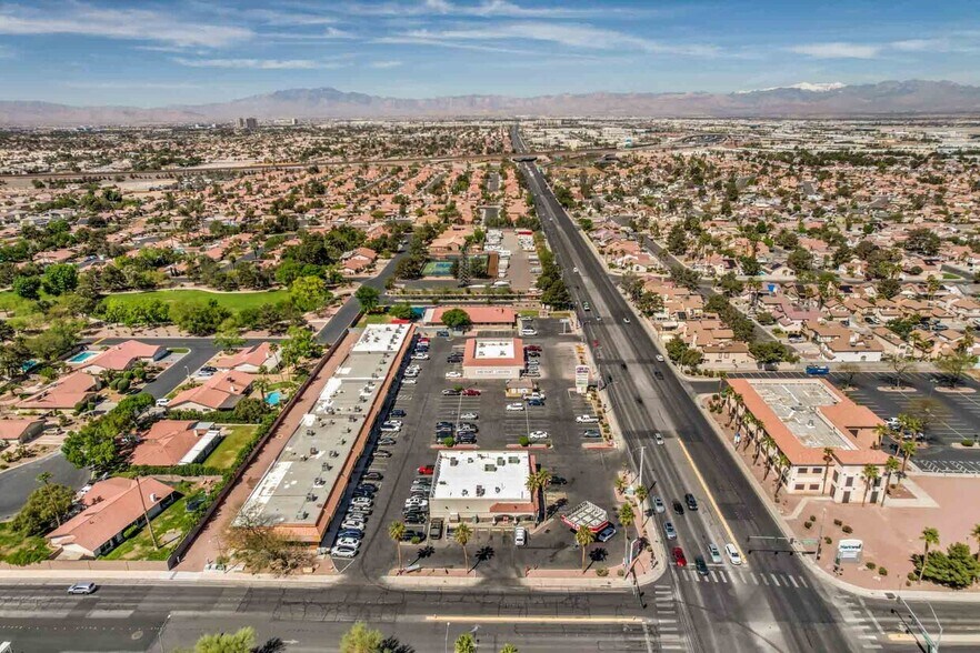 1725 E Warm Springs Rd, Las Vegas, NV à louer - Photo de l’immeuble – Image 2 sur 5