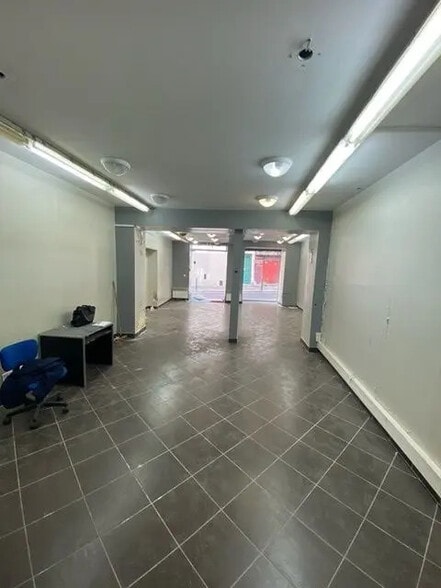 Local commercial dans Paris à vendre - Photo intérieure – Image 2 sur 8