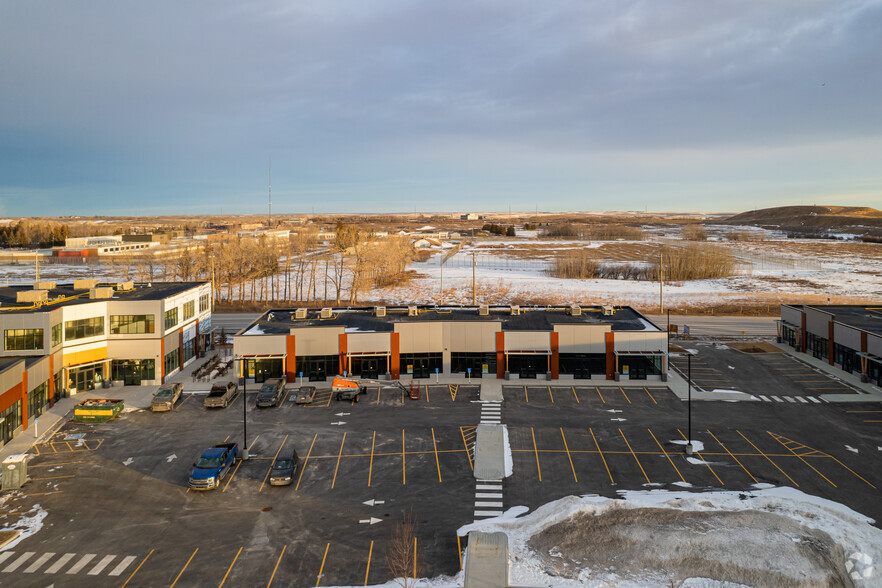 2 Royal Vista Link NW, Calgary, AB à louer - Aérien – Image 2 sur 4