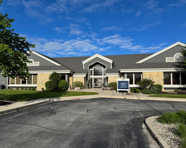 409 E Cook Rd, Fort Wayne, IN à louer - Photo de l’immeuble – Image 3 sur 14