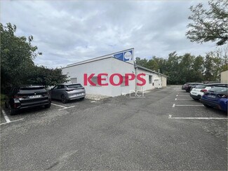 Plus de détails pour Local d'activités à louer