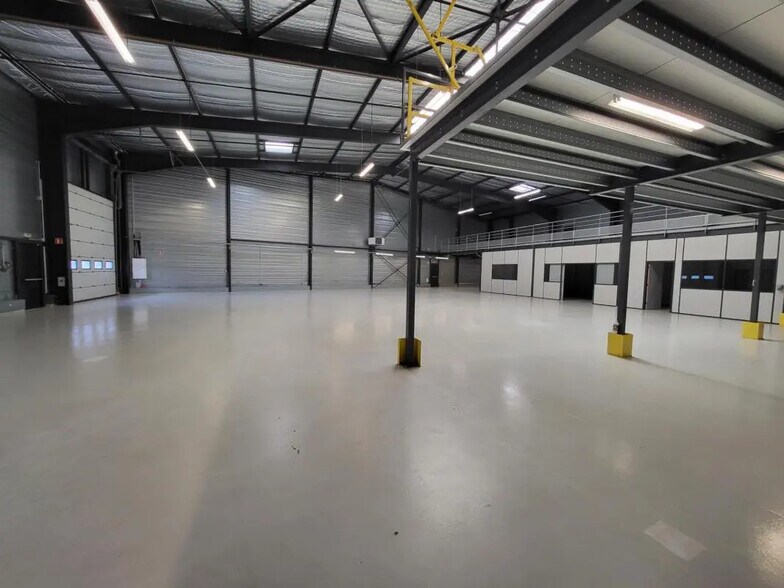 Local d’activités dans Saint-Quentin-Fallavier à louer - Photo intérieure – Image 3 sur 7