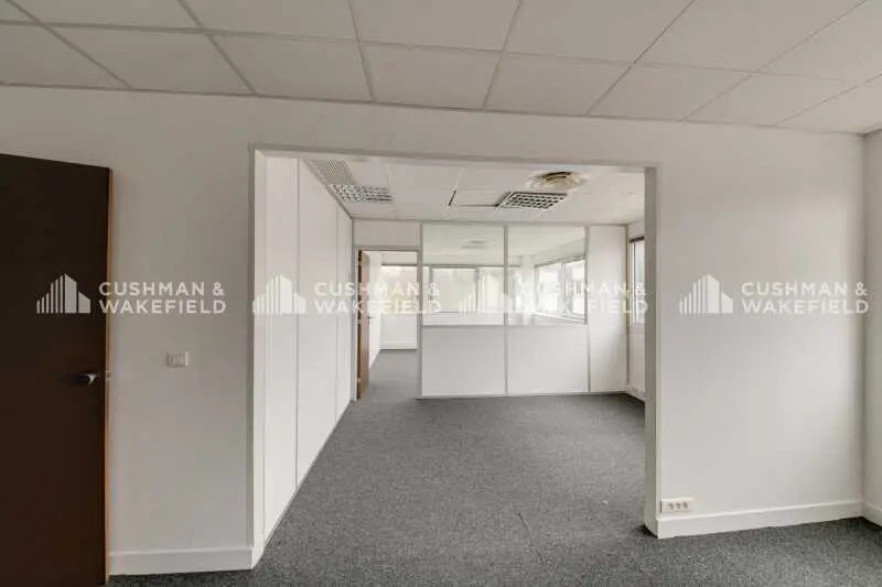Bureau dans Bièvres à louer - Photo de l’immeuble – Image 2 sur 14