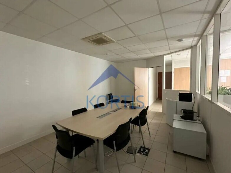 Bureau dans Limas à louer - Photo intérieure – Image 2 sur 3