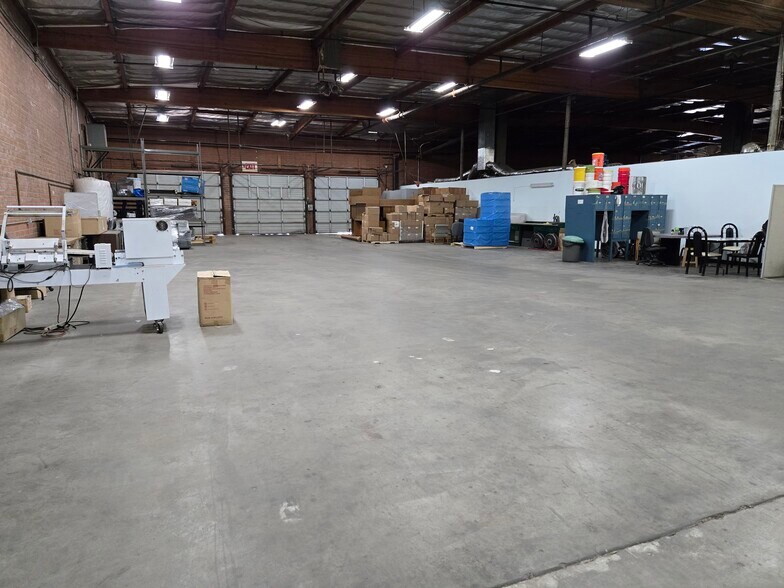 9600 Lurline Ave, Chatsworth, CA à vendre - Photo intérieure – Image 3 sur 7