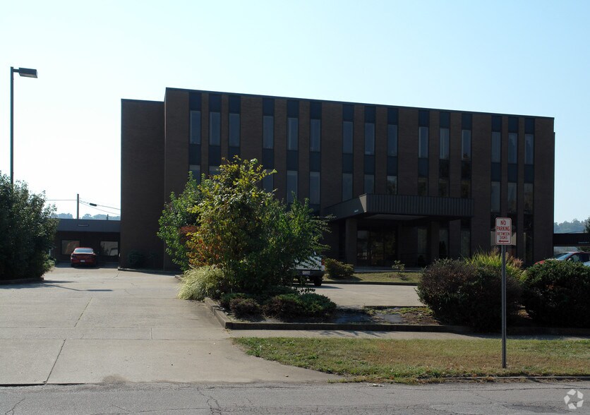 611 7th Ave, Huntington, WV à louer - Photo de l’immeuble – Image 2 sur 6