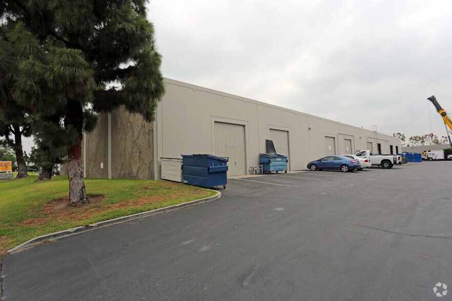 955-969 N Eckhoff St, Orange, CA à louer - Photo de l’immeuble – Image 3 sur 12