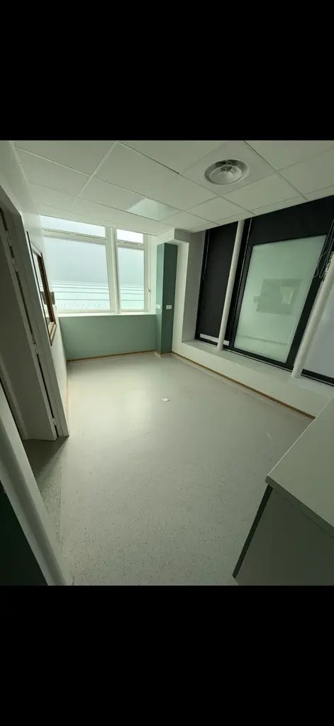 Plus de détails pour Local commercial à louer