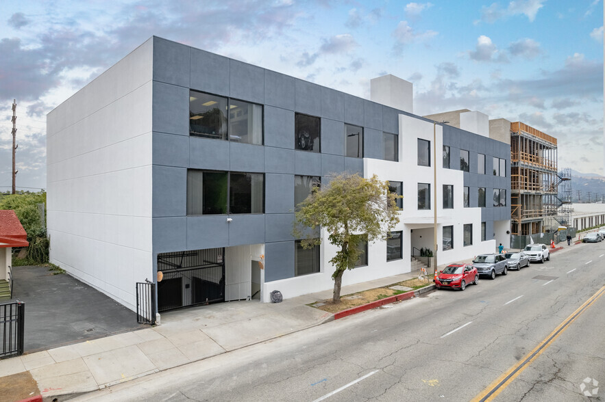 600 W Broadway, Glendale, CA à louer - Photo de l’immeuble – Image 1 sur 19