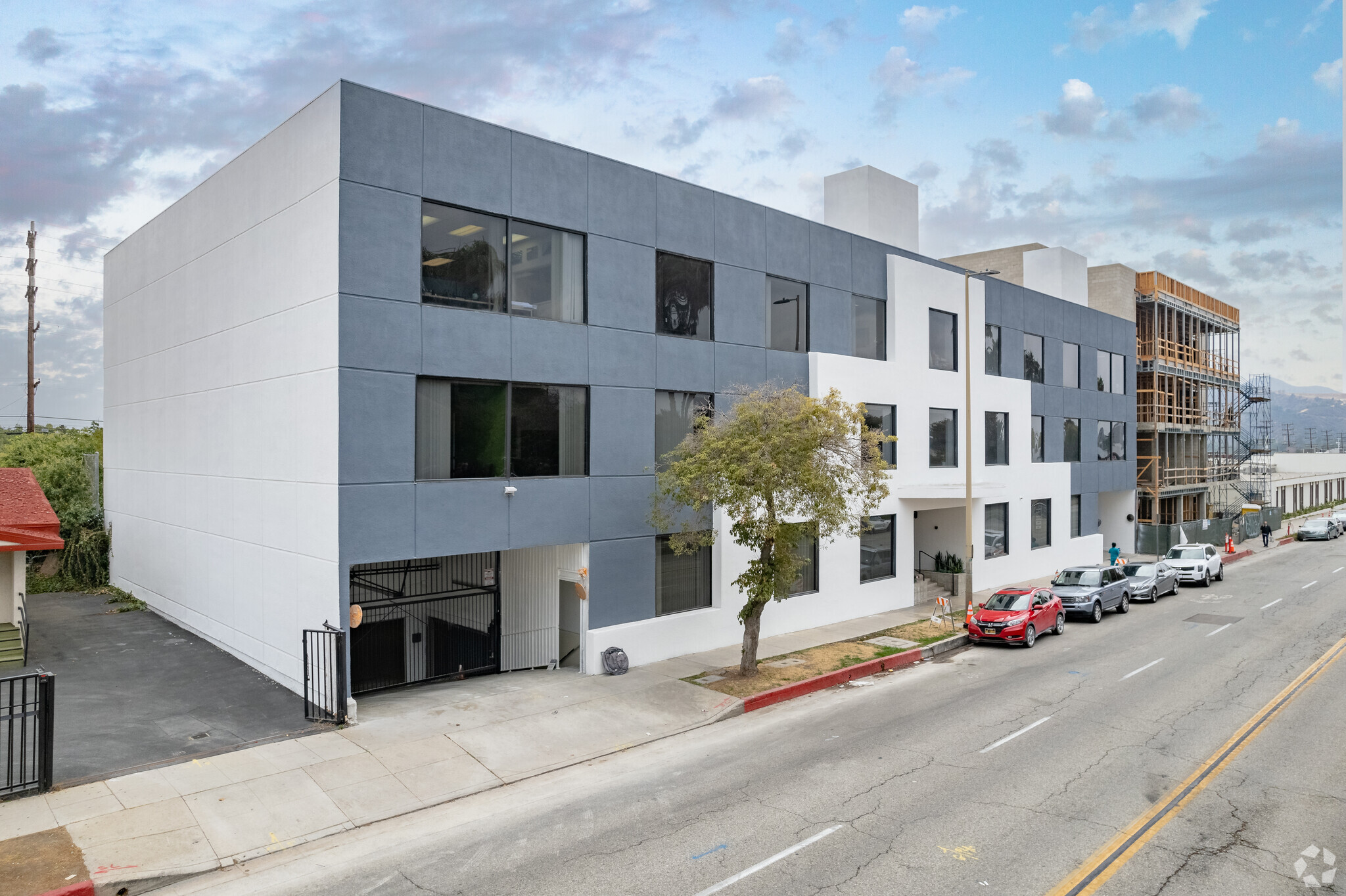 600 W Broadway, Glendale, CA à louer Photo de l’immeuble– Image 1 sur 20