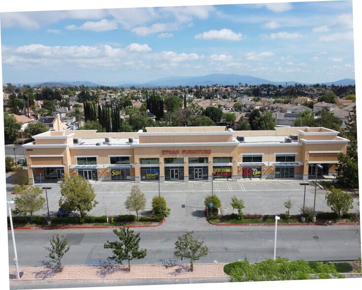 39565 Avenida Acacias, Murrieta, CA à vendre - Photo de l’immeuble – Image 2 sur 6