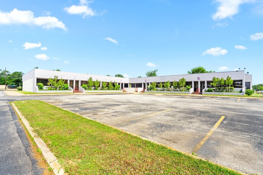 1718 S Henderson Blvd, Kilgore, TX à vendre - Photo de l’immeuble – Image 2 sur 8