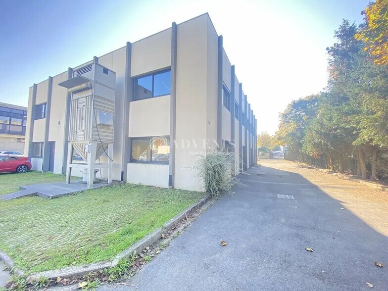 Local d’activités dans Lognes à louer - Photo de l’immeuble – Image 2 sur 12