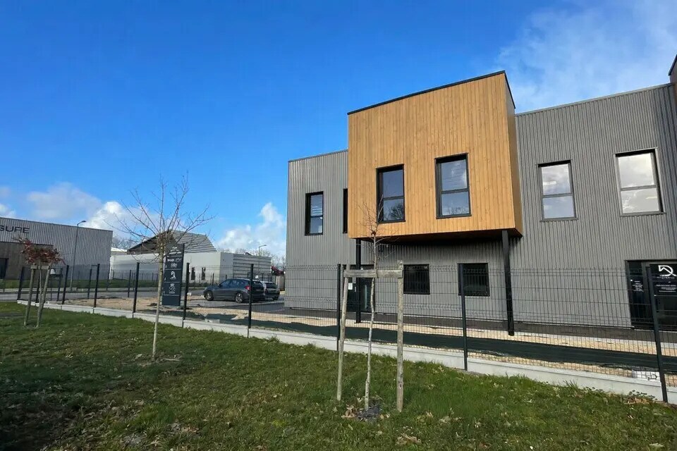 Industriel/Logistique dans GRANDCHAMP-DES-FONTAINES à louer Photo de l’immeuble– Image 1 sur 7