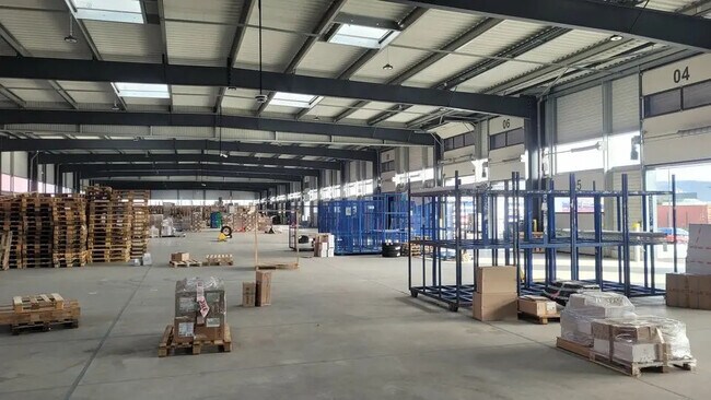 Plus de détails pour Local d'activités à louer