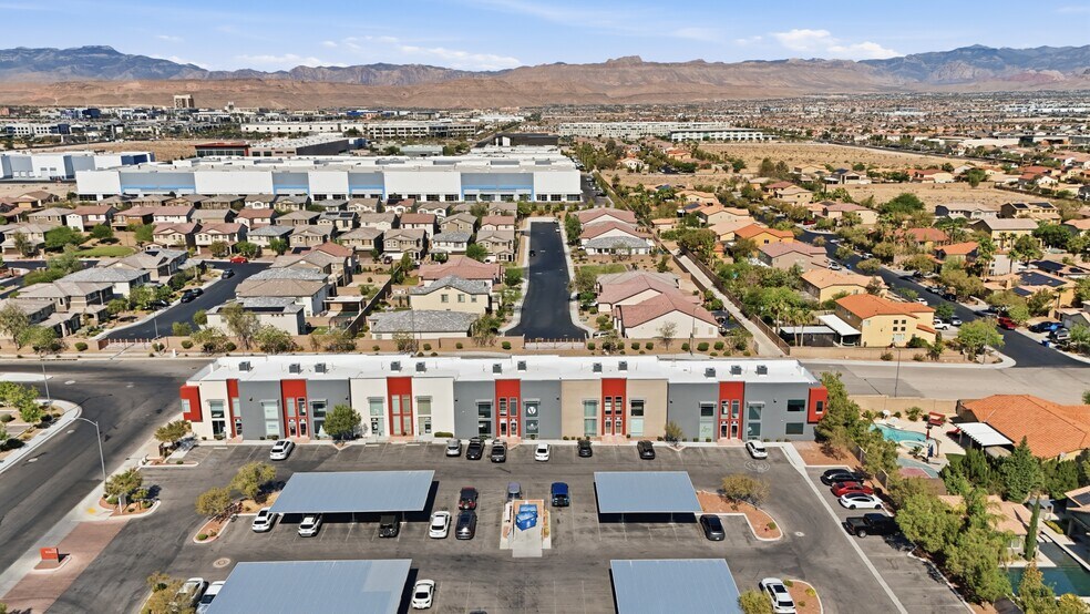 7336 W Post Rd, Las Vegas, NV à louer - Photo de l’immeuble – Image 1 sur 19