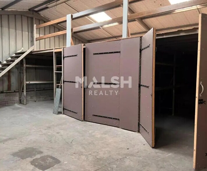 Bureau dans Bourgoin-Jallieu à louer - Photo de l’immeuble – Image 3 sur 12