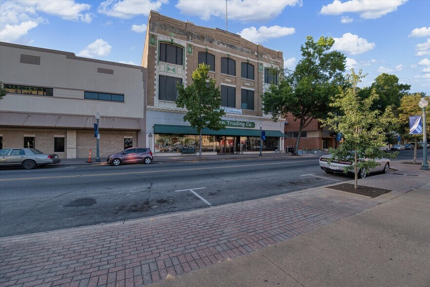 618 Austin Ave, Waco, TX à vendre - Photo de l’immeuble – Image 2 sur 5
