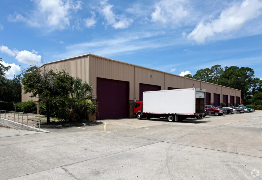 7 W Tower Cir, Ormond Beach, FL à vendre - Photo de l’immeuble – Image 2 sur 2