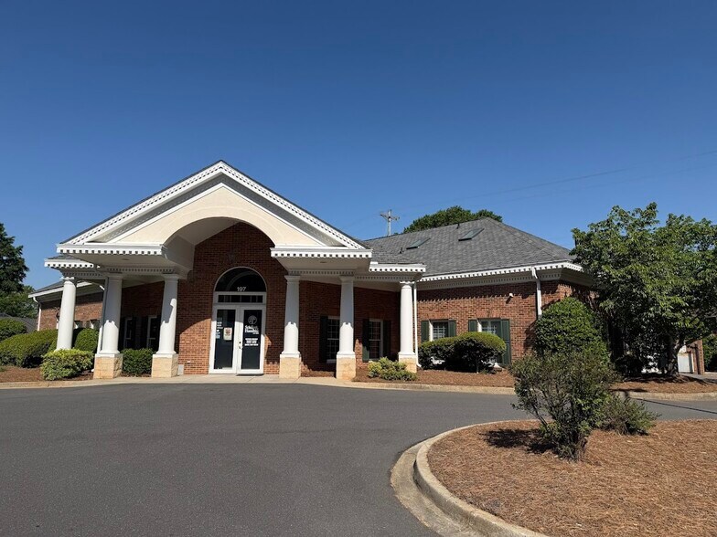 197 Herlong Ave, Rock Hill, SC à louer - Photo de l’immeuble – Image 1 sur 12