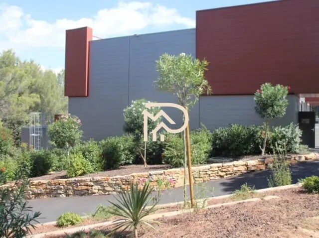 Local d’activités dans La Ciotat à louer - Photo de l’immeuble – Image 1 sur 5