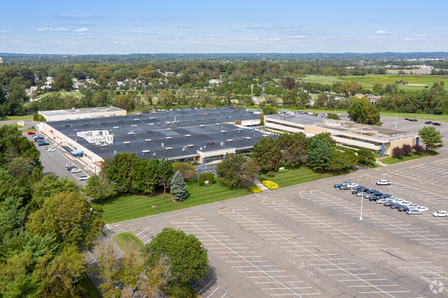 185 State Highway 36, West Long Branch, NJ à louer - Photo de l’immeuble – Image 3 sur 4