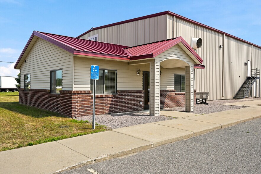 16658 11th St NE, Little Falls, MN à vendre - Photo de l’immeuble – Image 3 sur 40