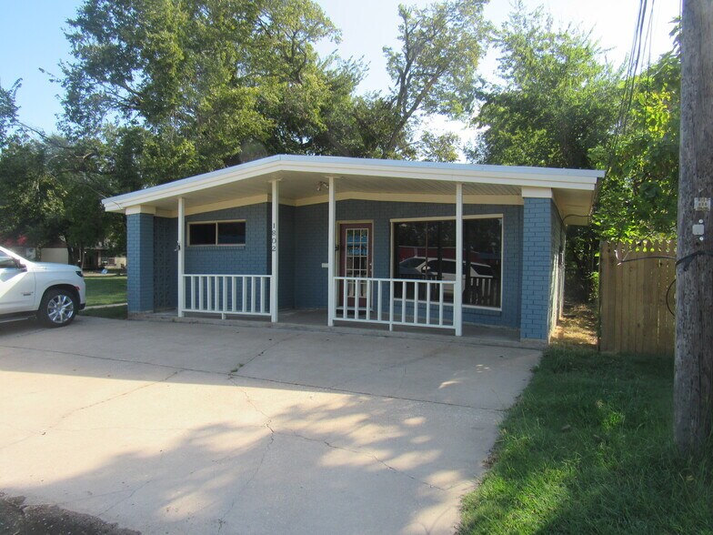 1802 N Center St, Bonham, TX à vendre - Photo de l’immeuble – Image 2 sur 25