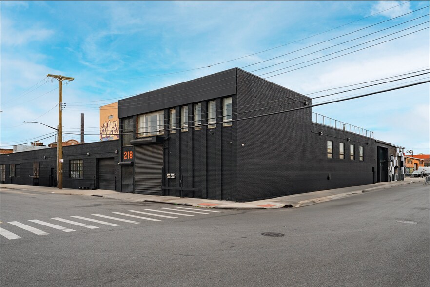 555 Johnson Ave, Brooklyn, NY à louer - Photo de l’immeuble – Image 3 sur 10