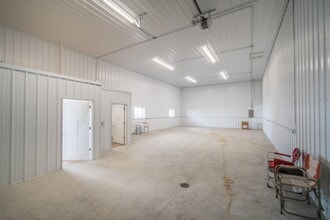 3439 County Hwy D, West Bend, WI à louer Photo intérieure– Image 2 sur 4
