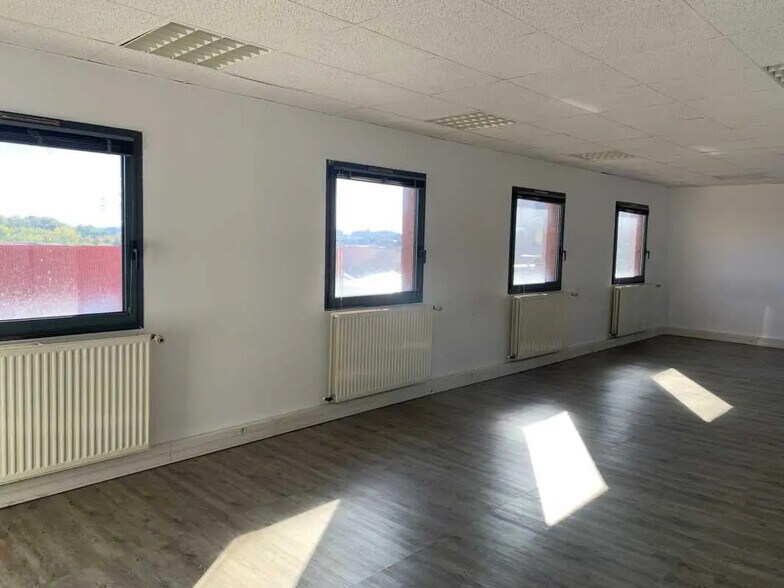 Bureau dans Torcy à louer - Photo de l’immeuble – Image 2 sur 10
