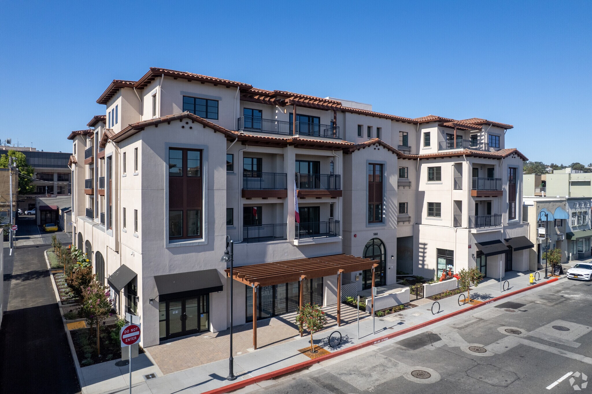552-560 El Camino Real, San Carlos, CA à vendre Photo de l’immeuble– Image 1 sur 10