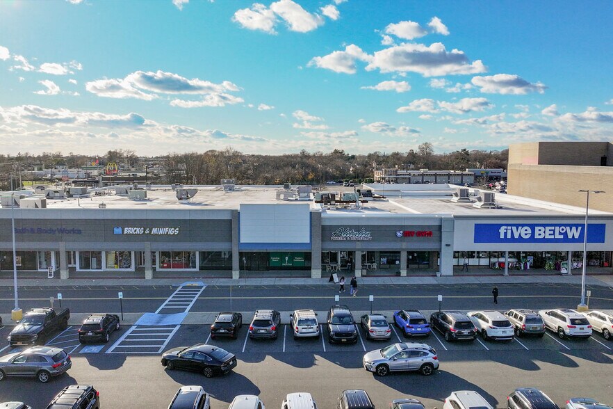 825-895 W Montauk Hwy, West Babylon, NY à louer - Photo de l’immeuble – Image 3 sur 8