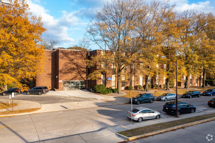 1900 E Northern Pky, Baltimore, MD à louer - Photo de l’immeuble – Image 1 sur 19