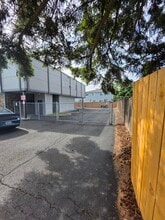 12202 Pacific Ave S, Tacoma, WA à louer Photo de l’immeuble– Image 2 sur 5