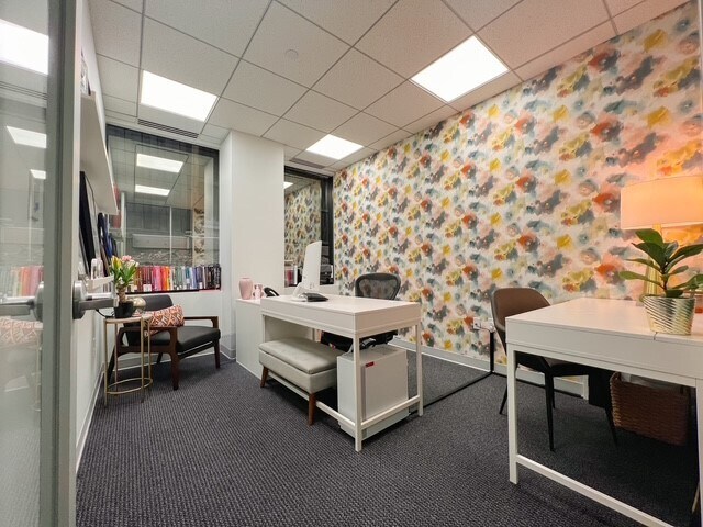 17 S Briar Hollow Ln, Houston, TX à louer - Photo intérieure – Image 3 sur 15