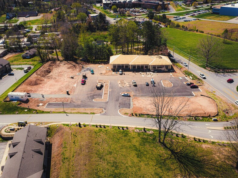 1874 Brevard Rd, Arden, NC à louer - Photo de l’immeuble – Image 2 sur 12