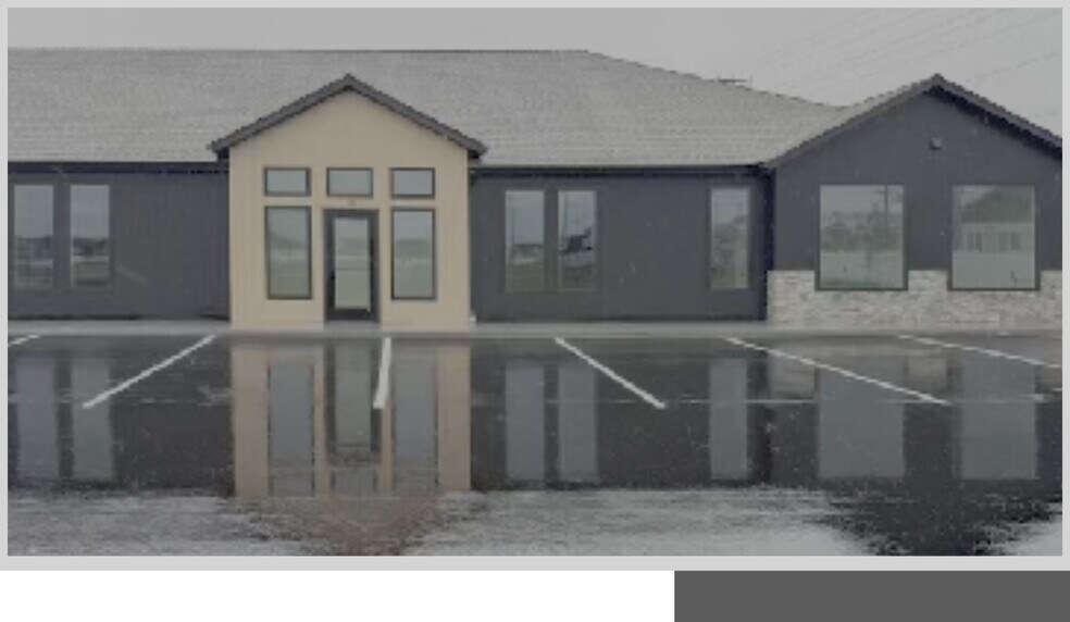 3915 Crestwood Ln, Idaho Falls, ID à louer - Photo de l’immeuble – Image 2 sur 6